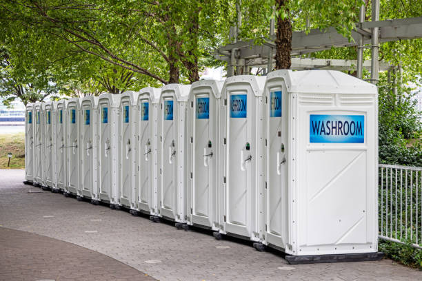 Best Porta potty delivery and setup  in Mallory, WV